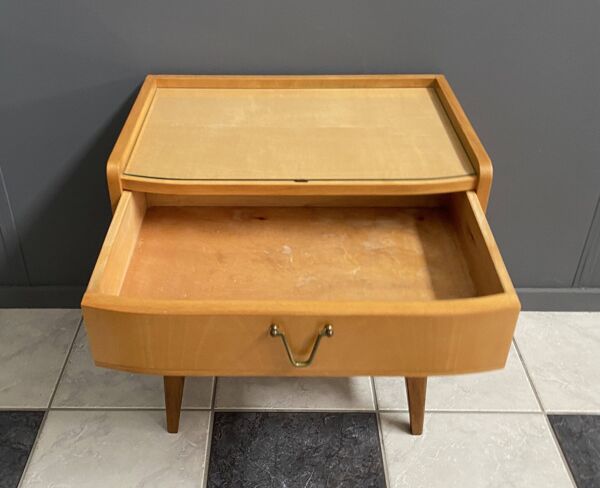 Table de chevet en bois blond avec plateau en verre
