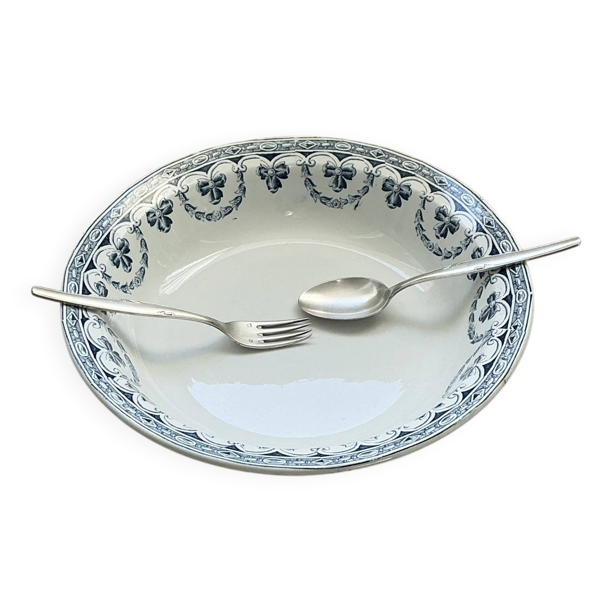 Old hollow dish in Ironstone with blue decoration by Amand & Hamage Santiago.