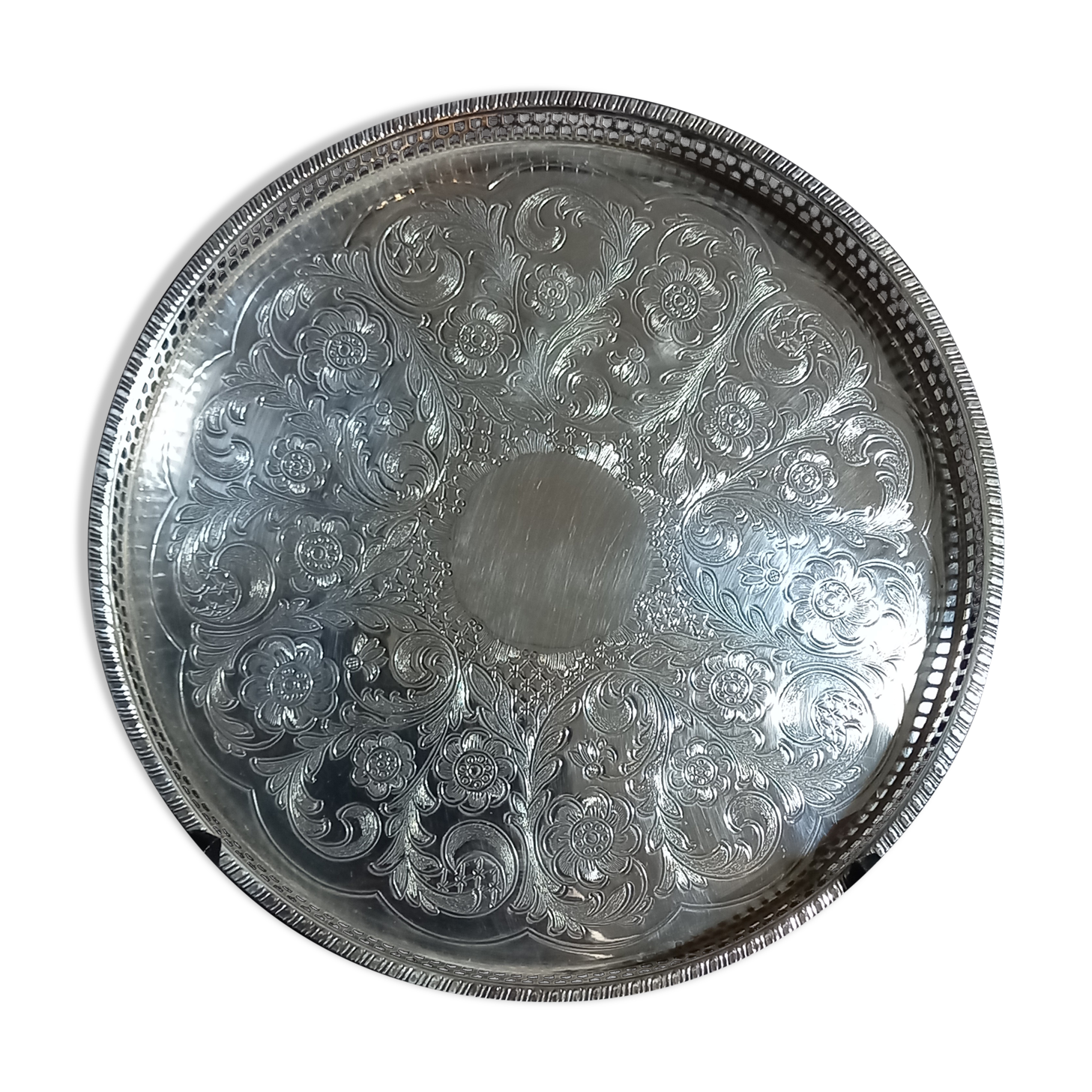 English service tray in engraved silver metal