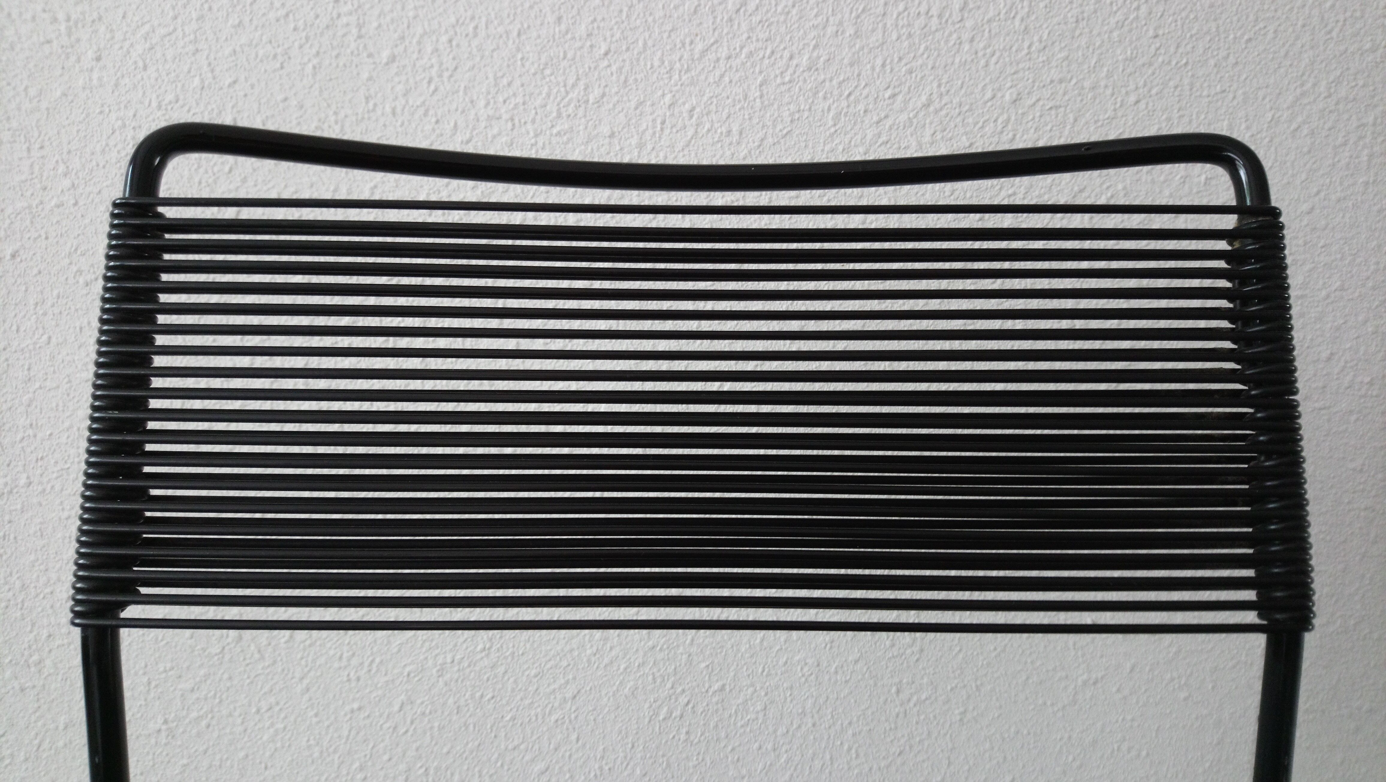 Paire de chaises spaghetti scoubidou noires années 70