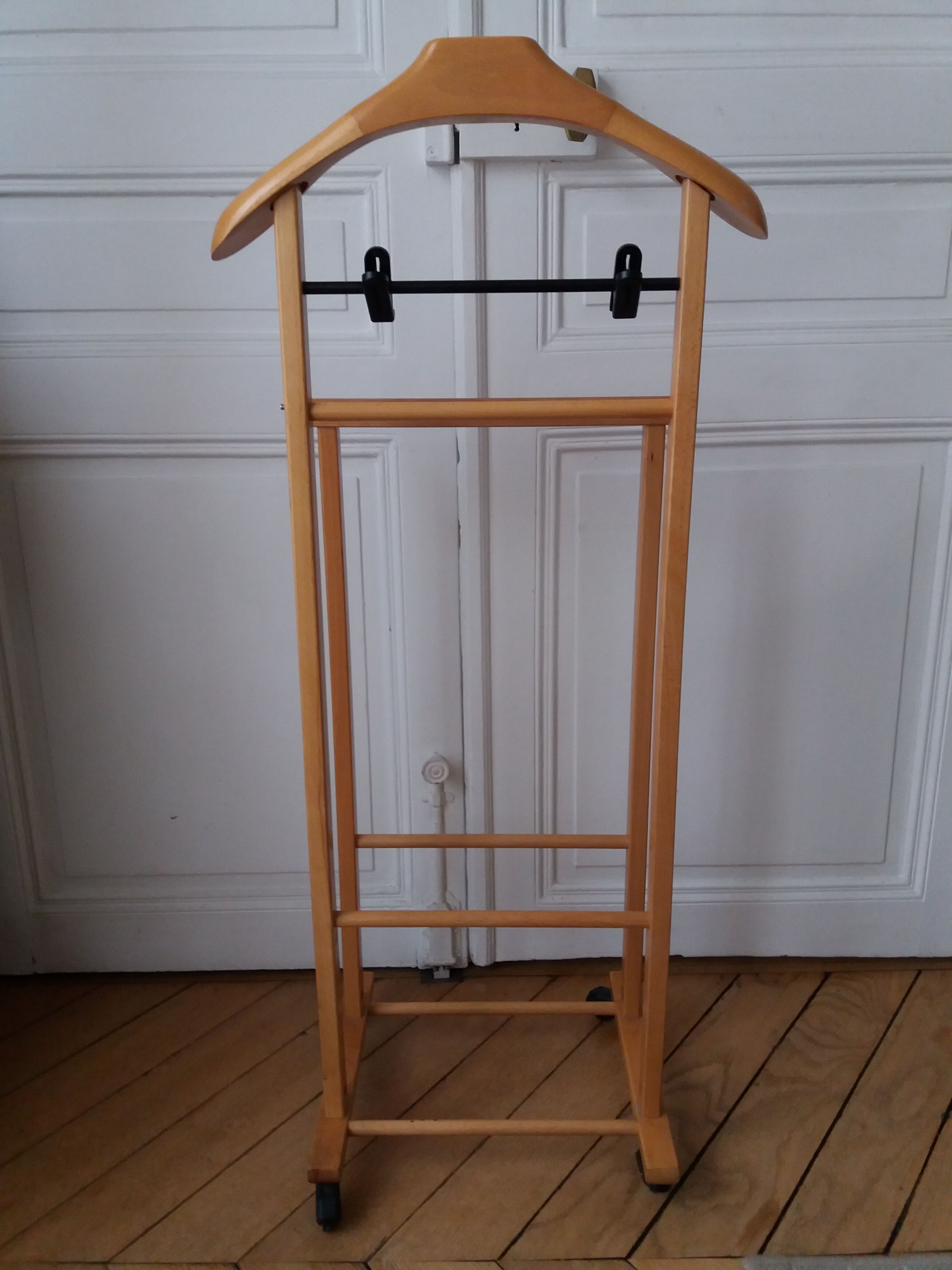 Valet de chambre en hêtre vernis marque Aris