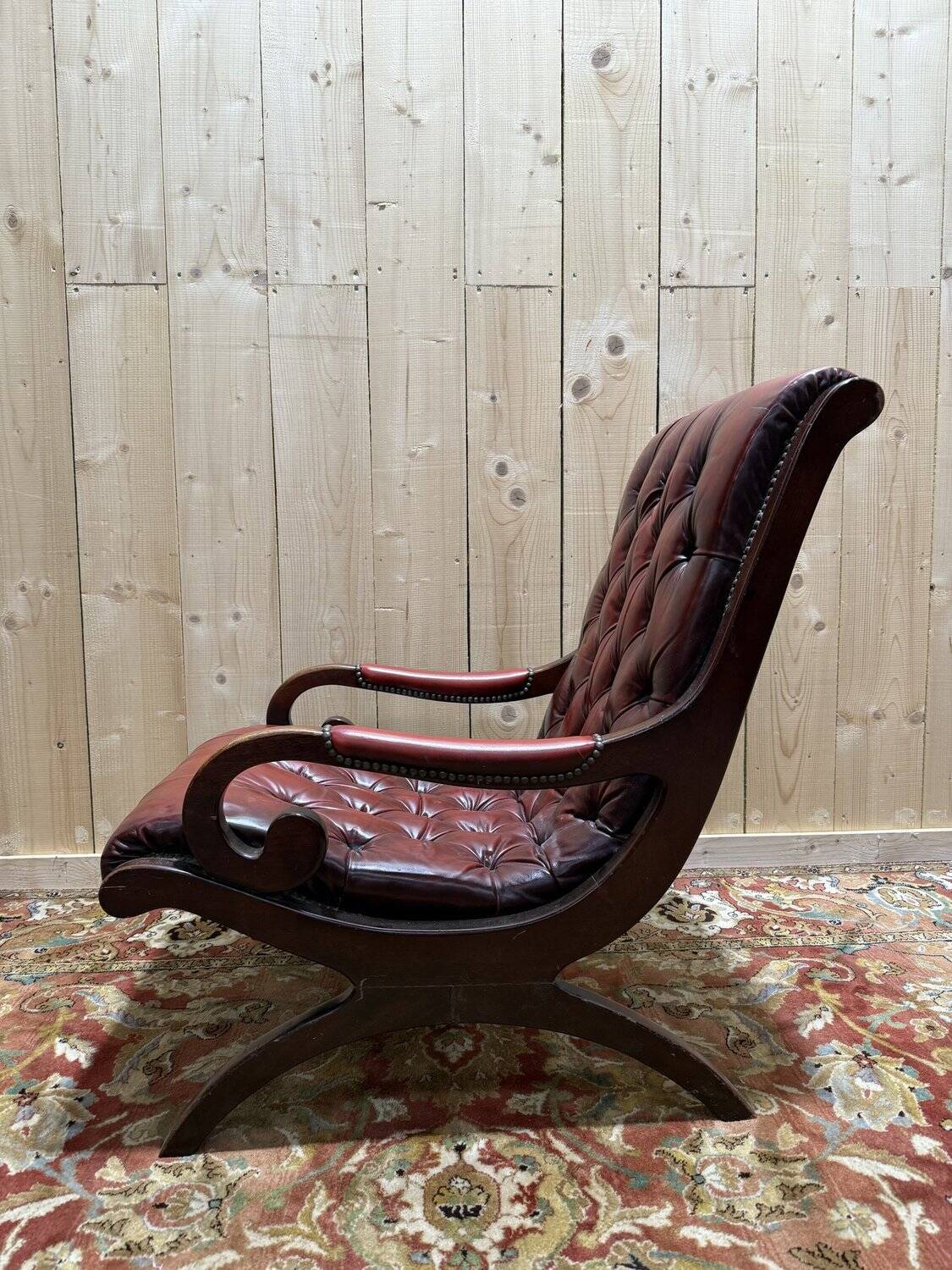 Chesterfield English Slipper Armchair in tufted leather