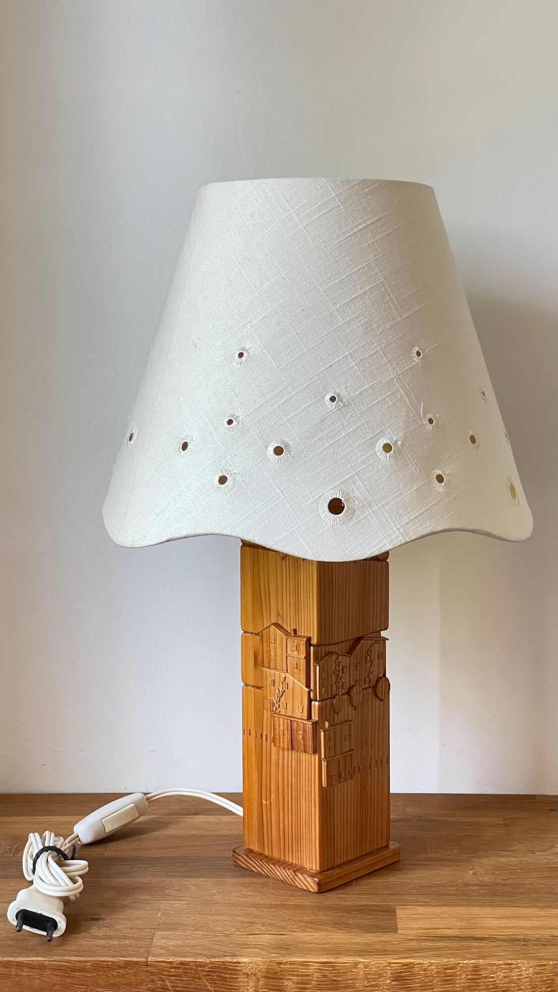 Pine lamp carved 80s