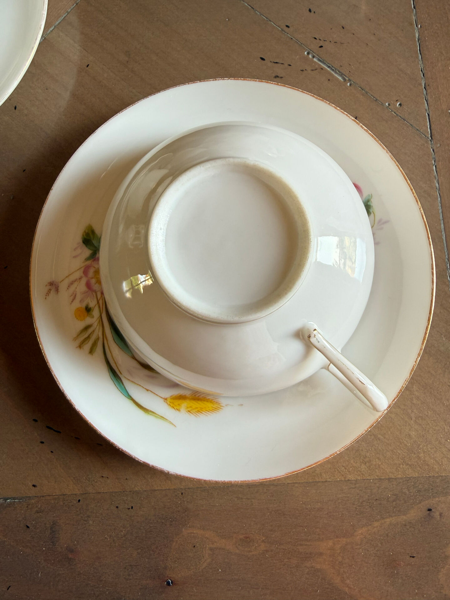 Théière très élégante et ses 8 tasses