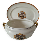 Pair of earthenware plates from Creil and Montereau, decorated with carnations, 1876-1920