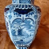 Delfts potiche with lid.