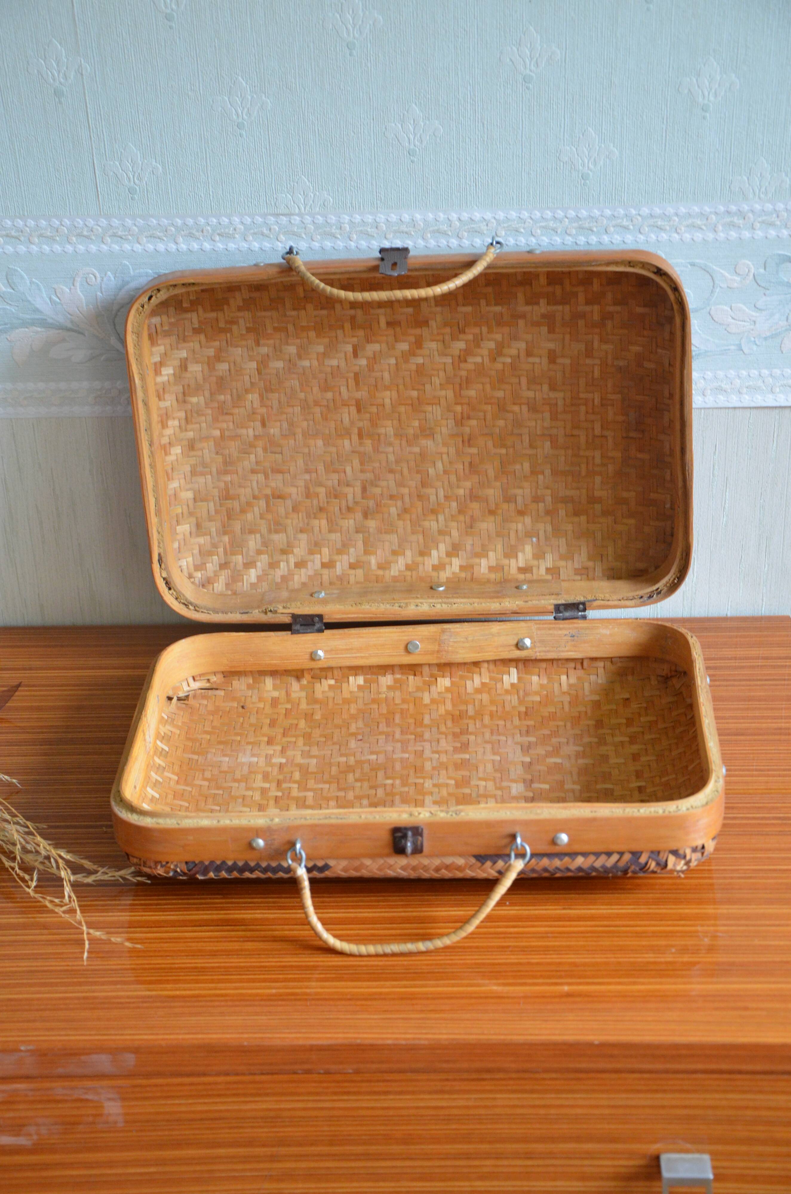 Vintage wicker case