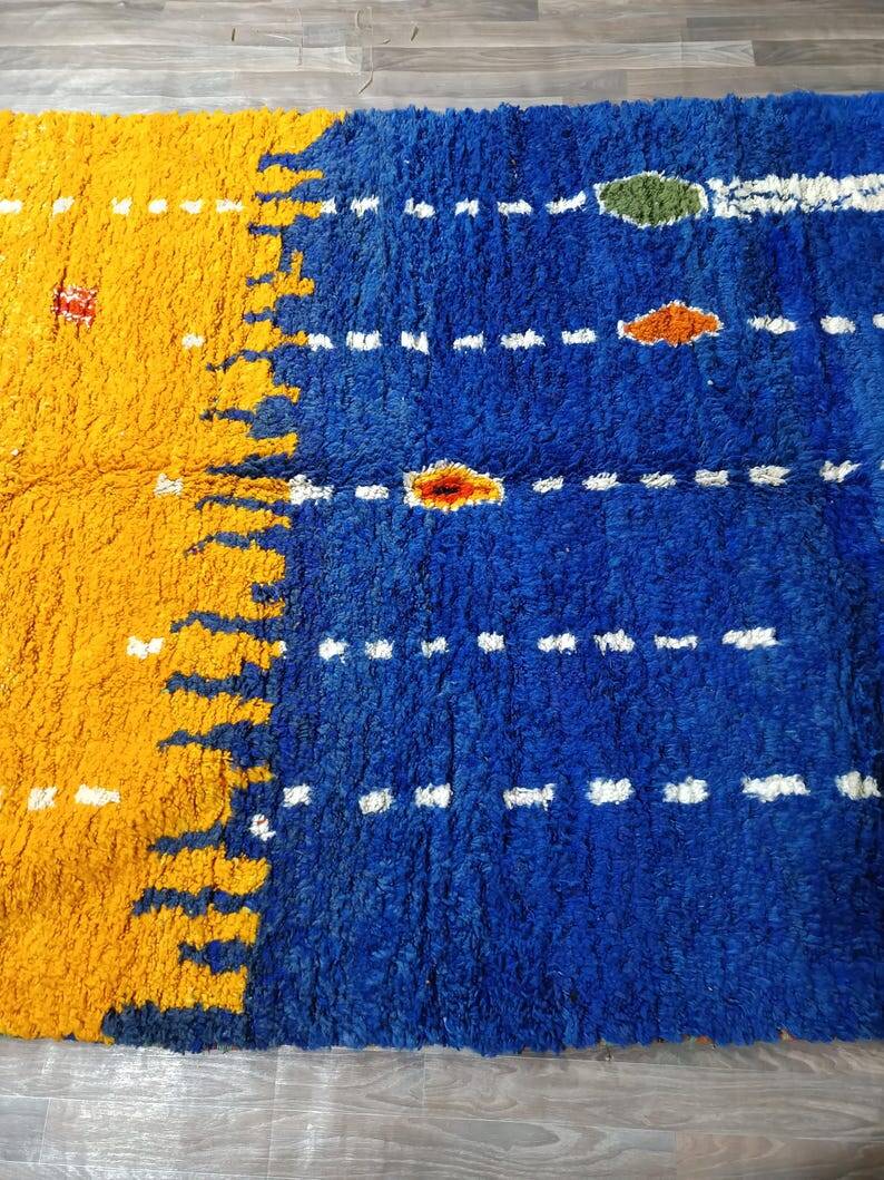 Traditional Berber Moroccan rug 250cm x 150cm