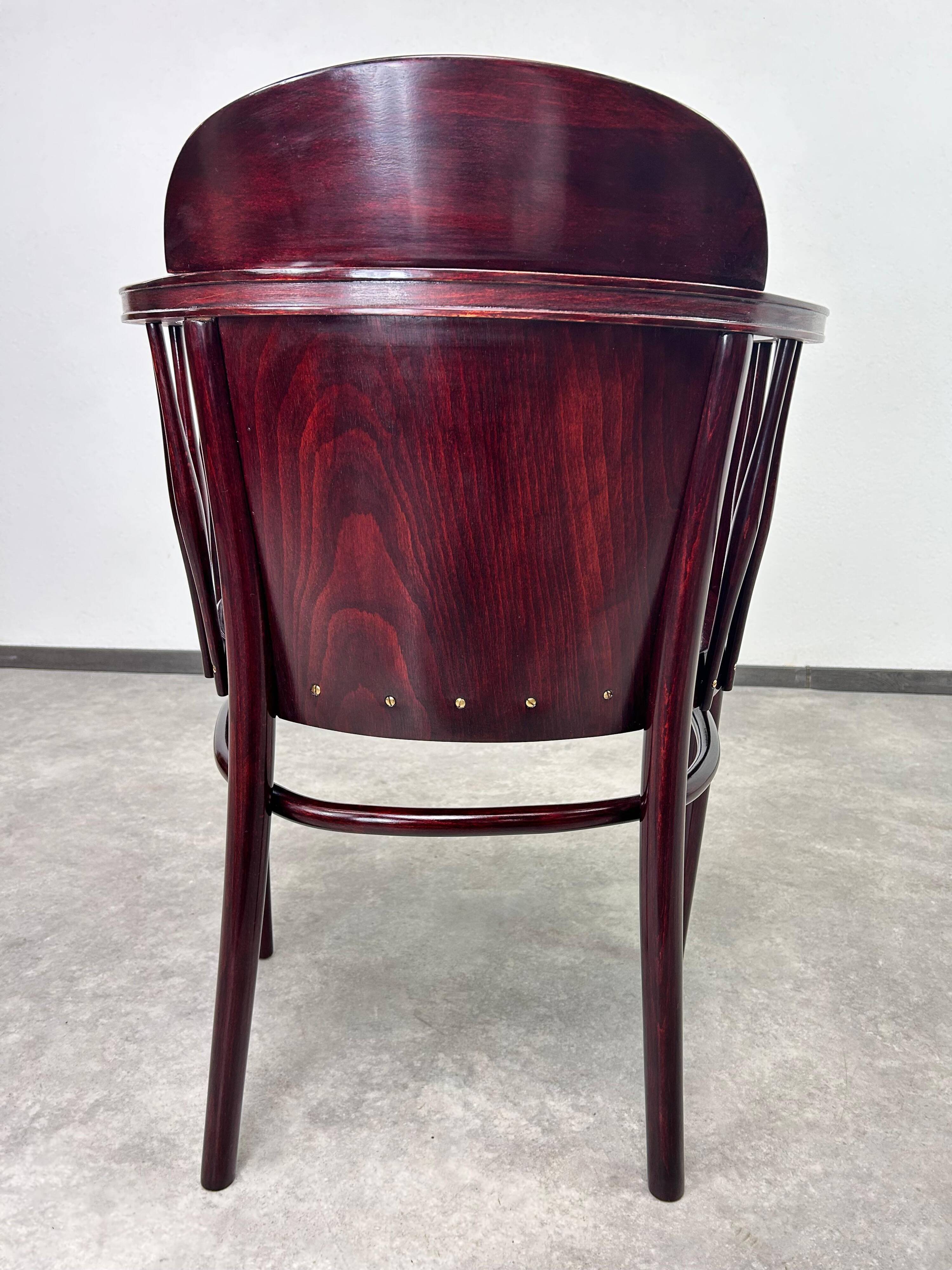 Rare fauteuil en bois courbé de Thonet