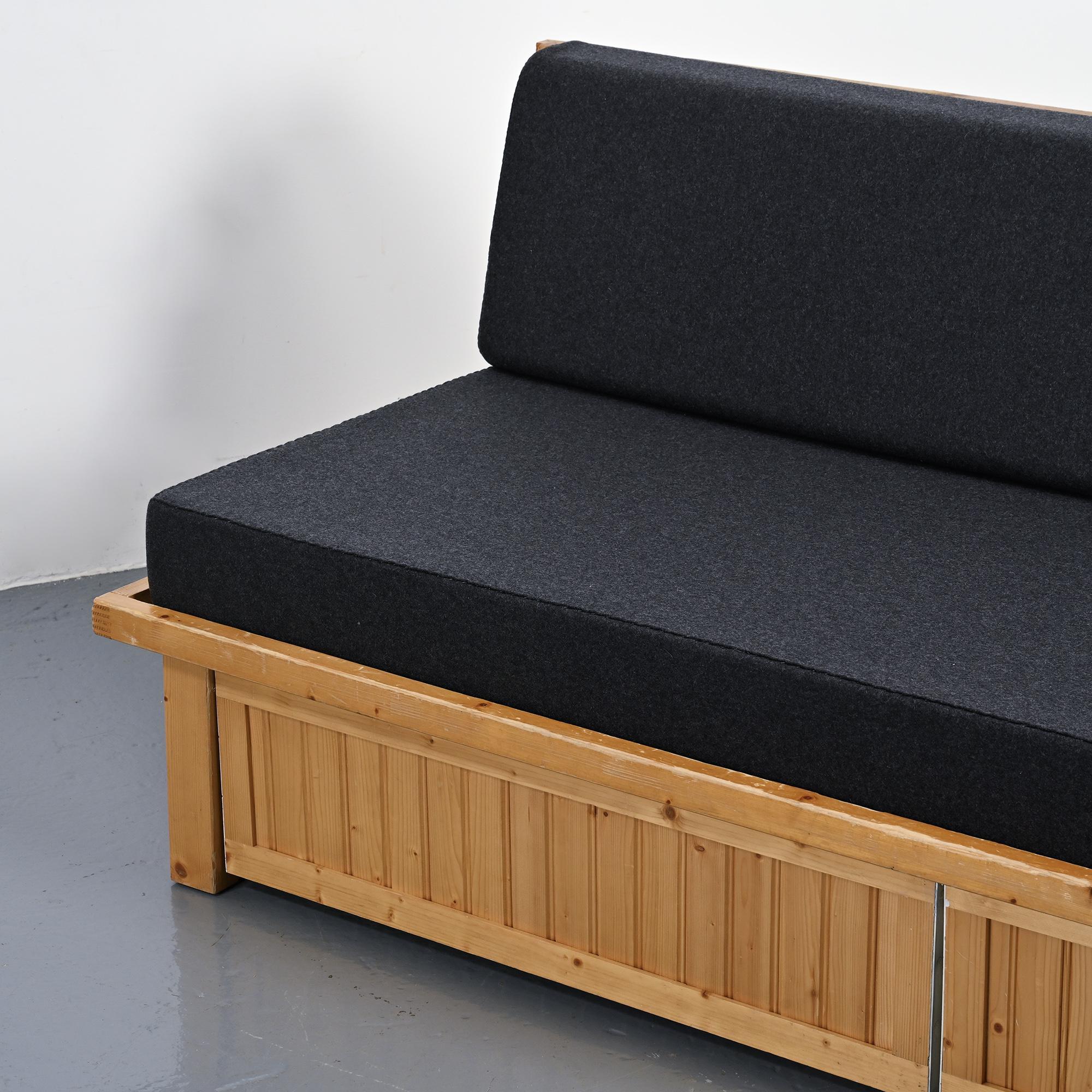 Banquette des Arcs avec dossier par Charlotte Perriand, circa 1973