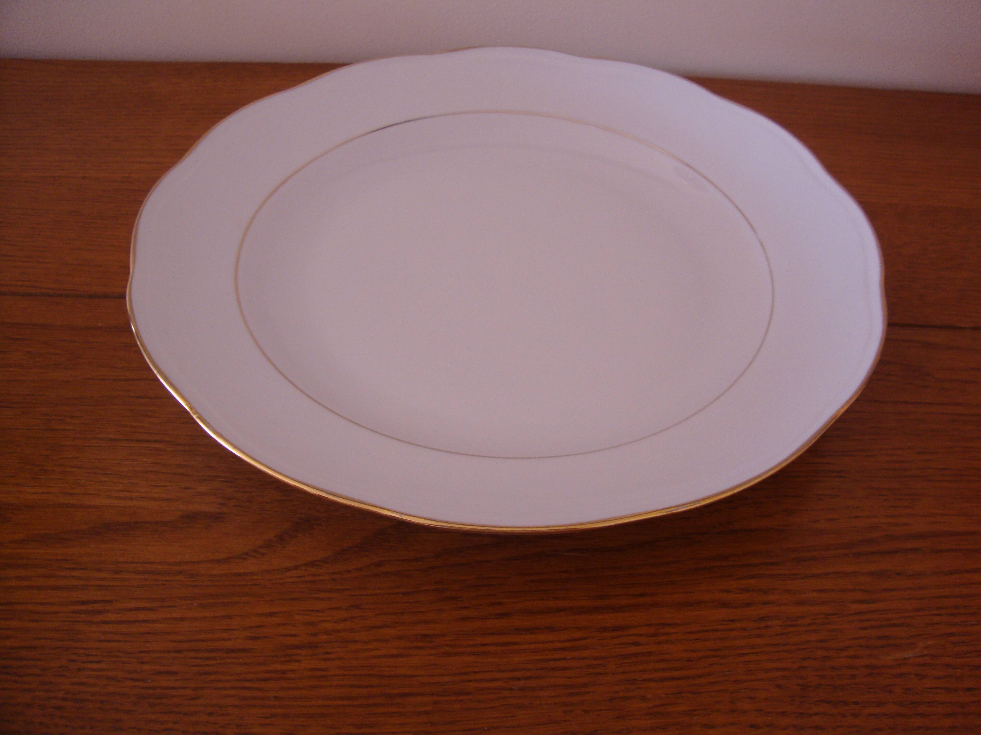 Round hollow dish in fine white porcelain (Creation Ph. Deshoulières) golden scented edges