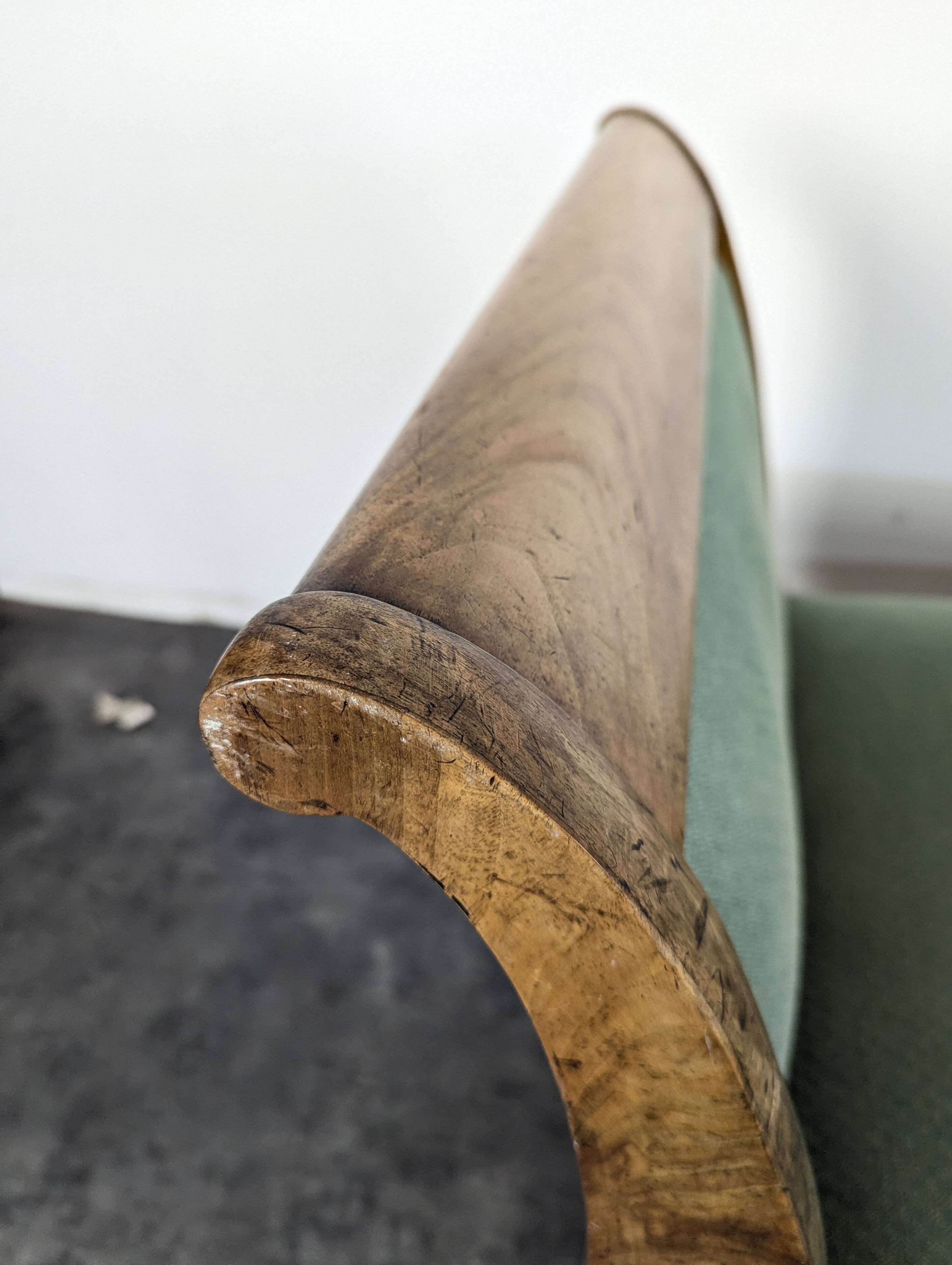 Restoration period banquette in flame mahogany