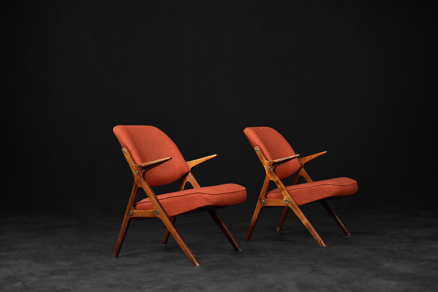 Fauteuils vintage scandinaves en chêne et tissu cramoisi Nya Flugan de Bröderna Anderssons