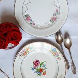 Assiettes à dessert anciennes dépareillées en faïence avec liserets dorés