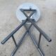 Tabouret industriel pliable en acier gris et bois blanc