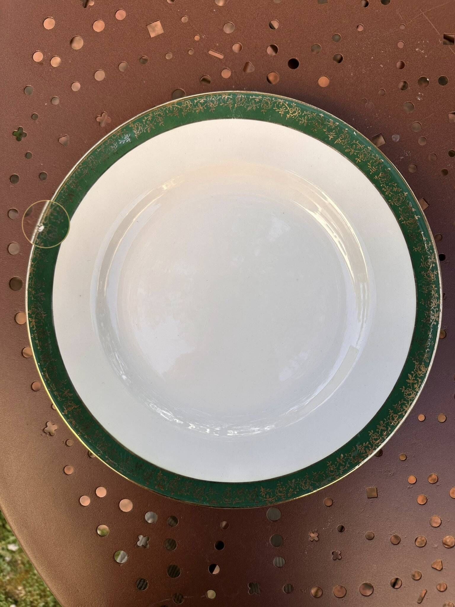Round earthenware plate Digoin Sarreguemines Berry green with golden frieze.