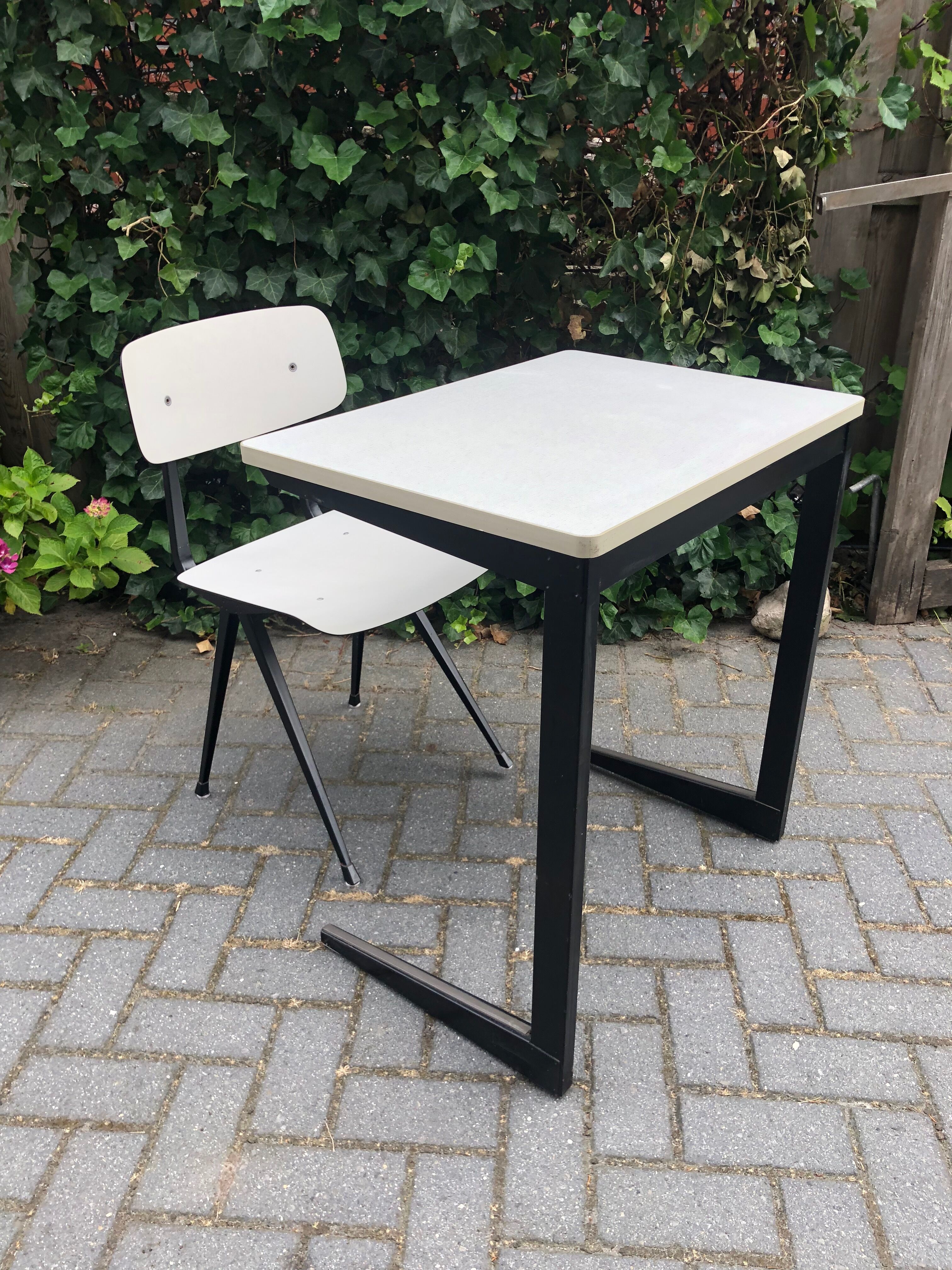Desk and chair by Friso Kramer Ahrend de Cirkel Result