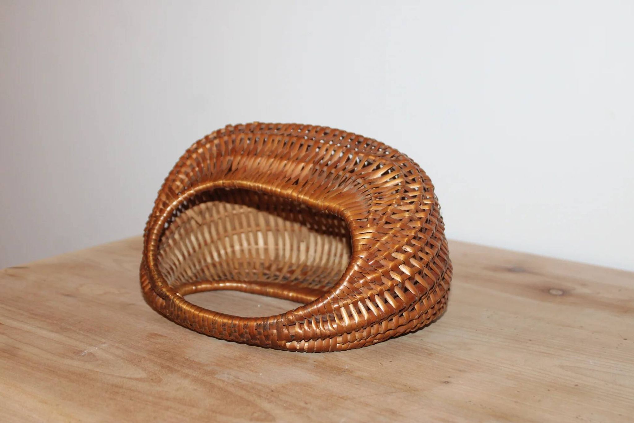 Petit panier vintage en osier tressé – Anse intégrée – Vannerie rétro
