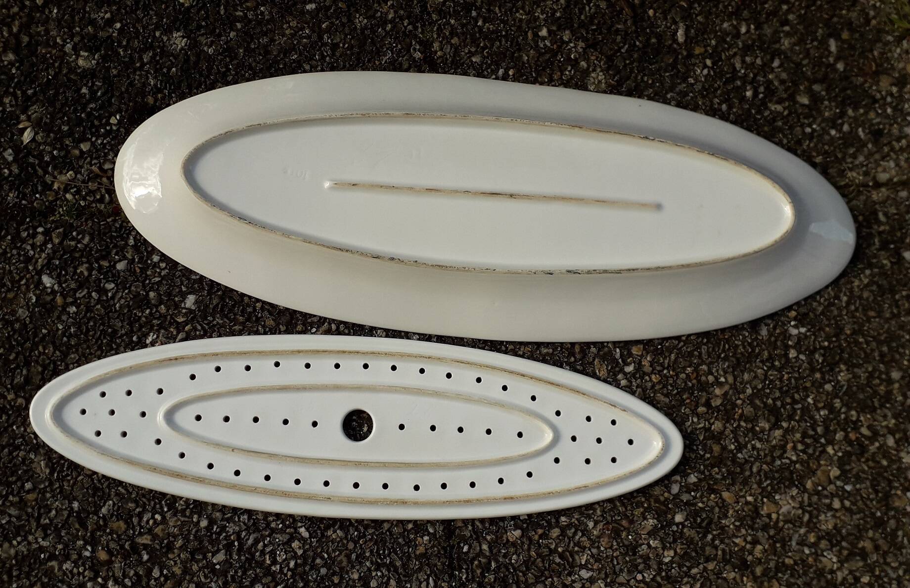 Plat à poisson en porcelaine