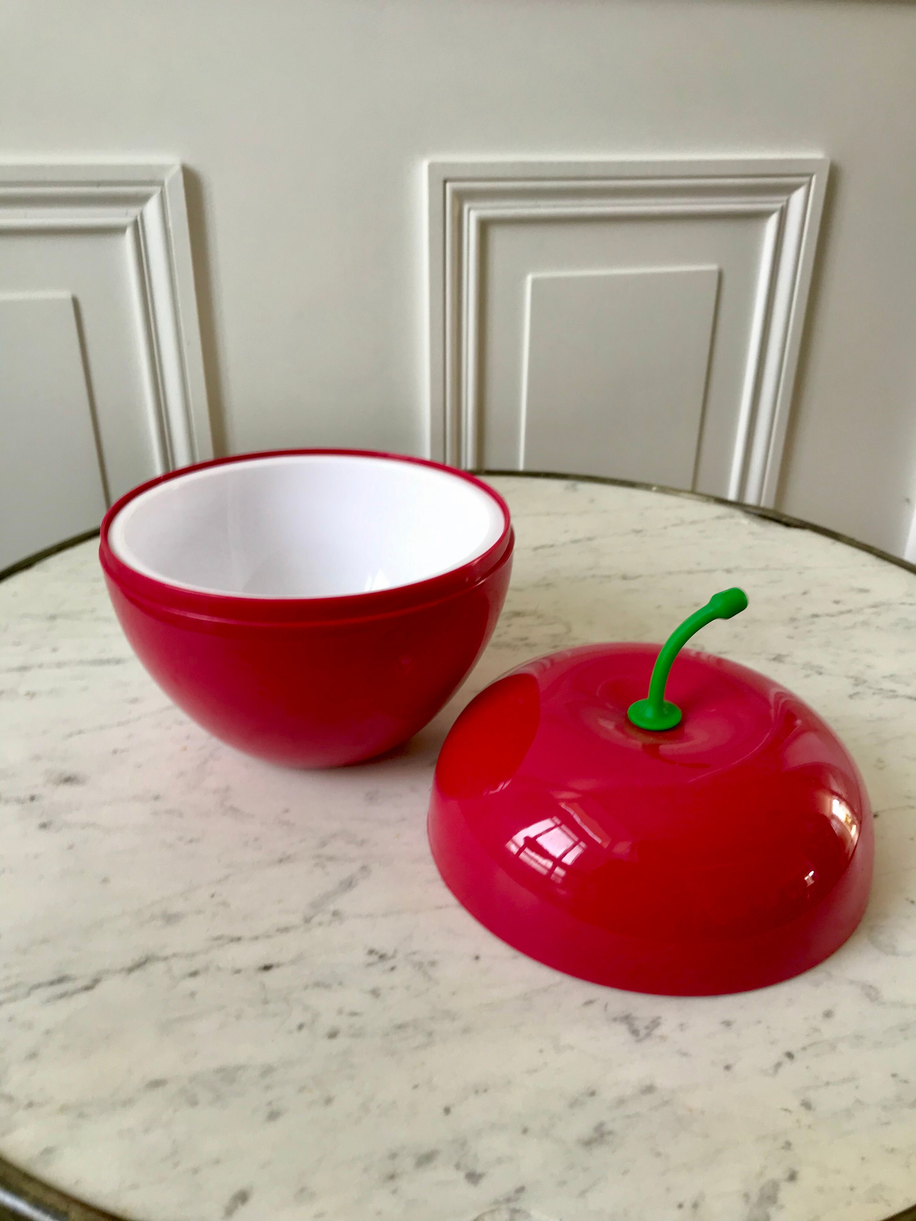 Red ice cube apple 70s