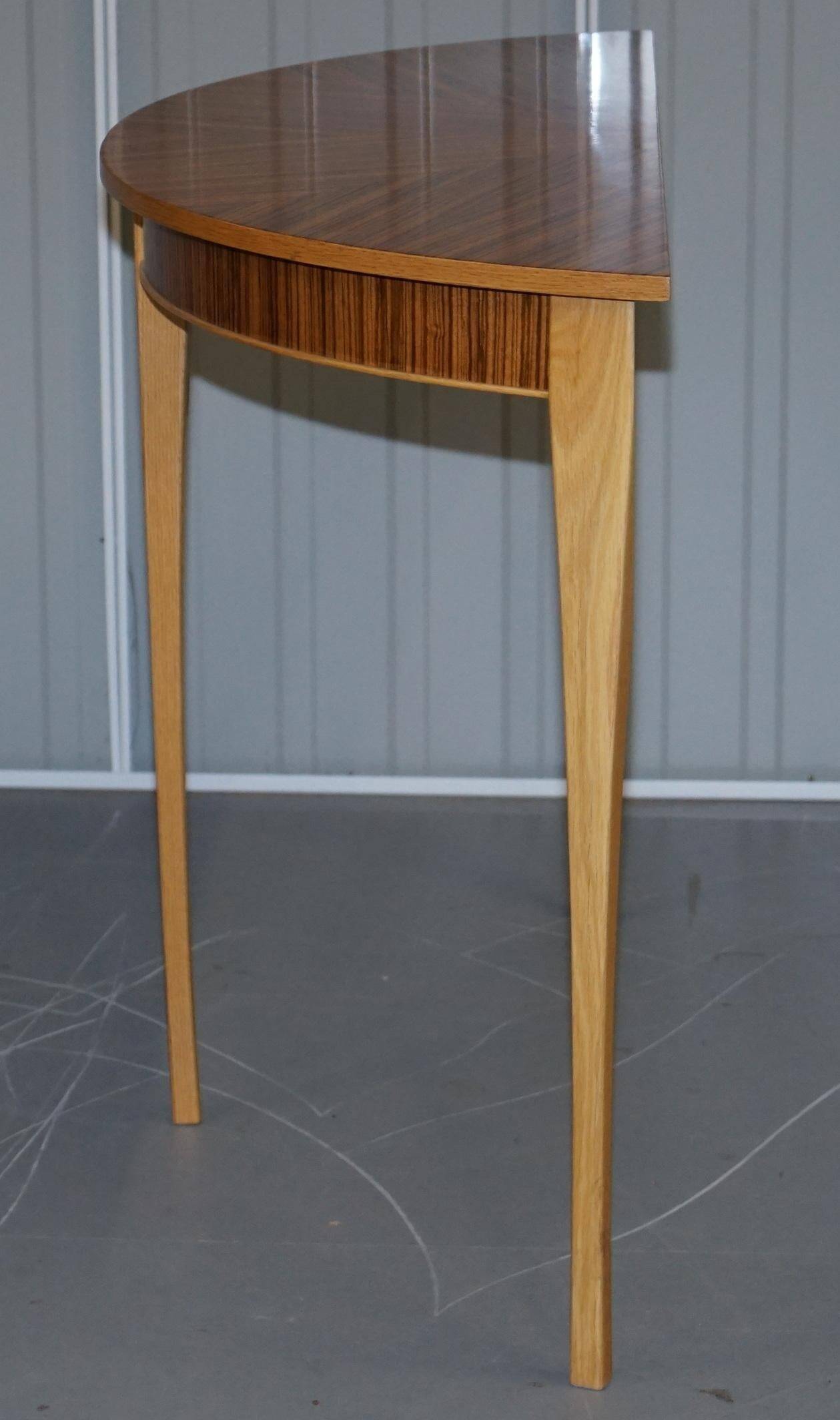 Paire de tables console demilune Bevan Funnell Phoenix en bois de zebrano