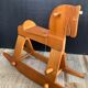 Cheval à bascule vintage en pin massif