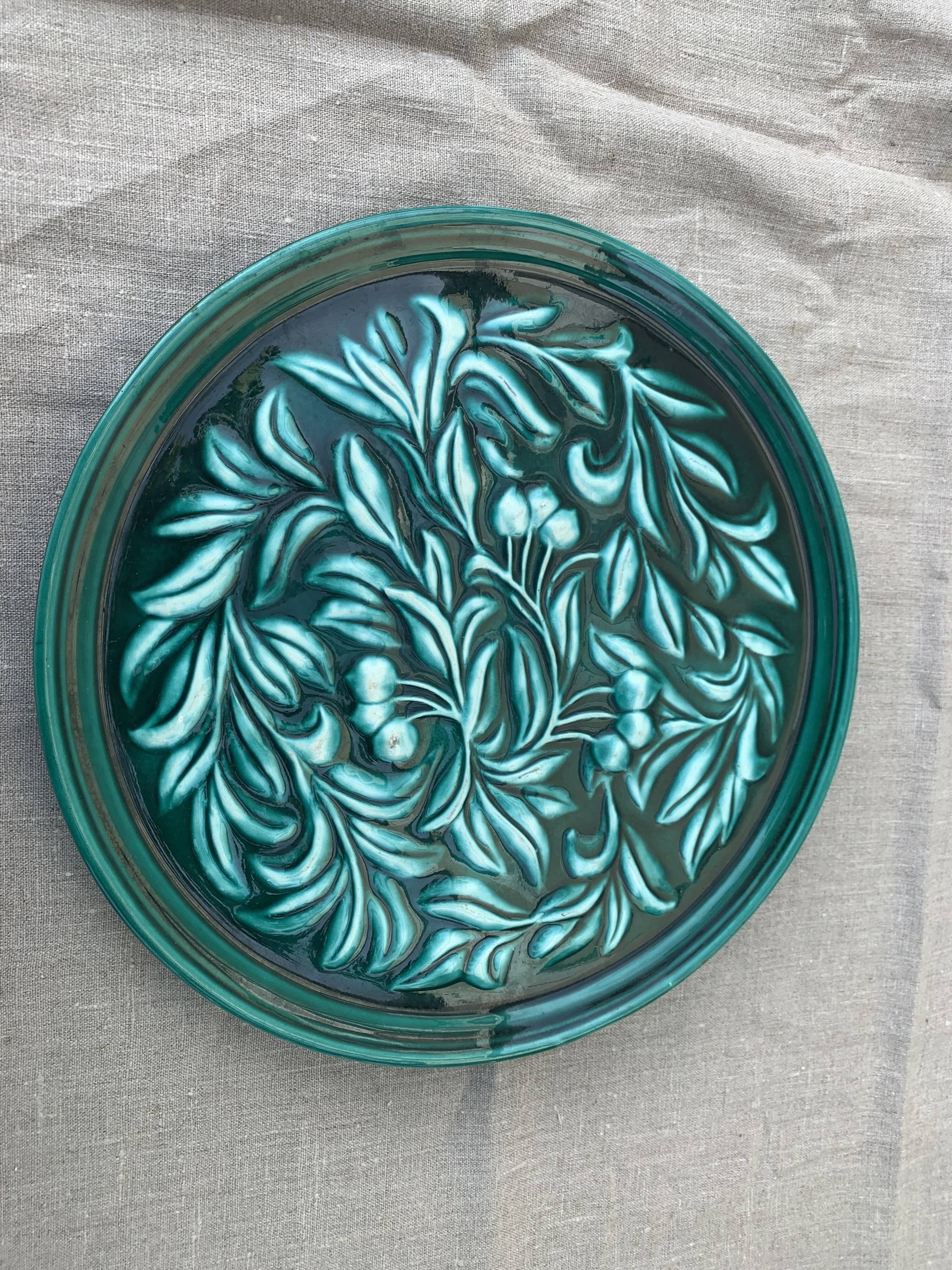 Centerpiece in slip patterns with old cherries