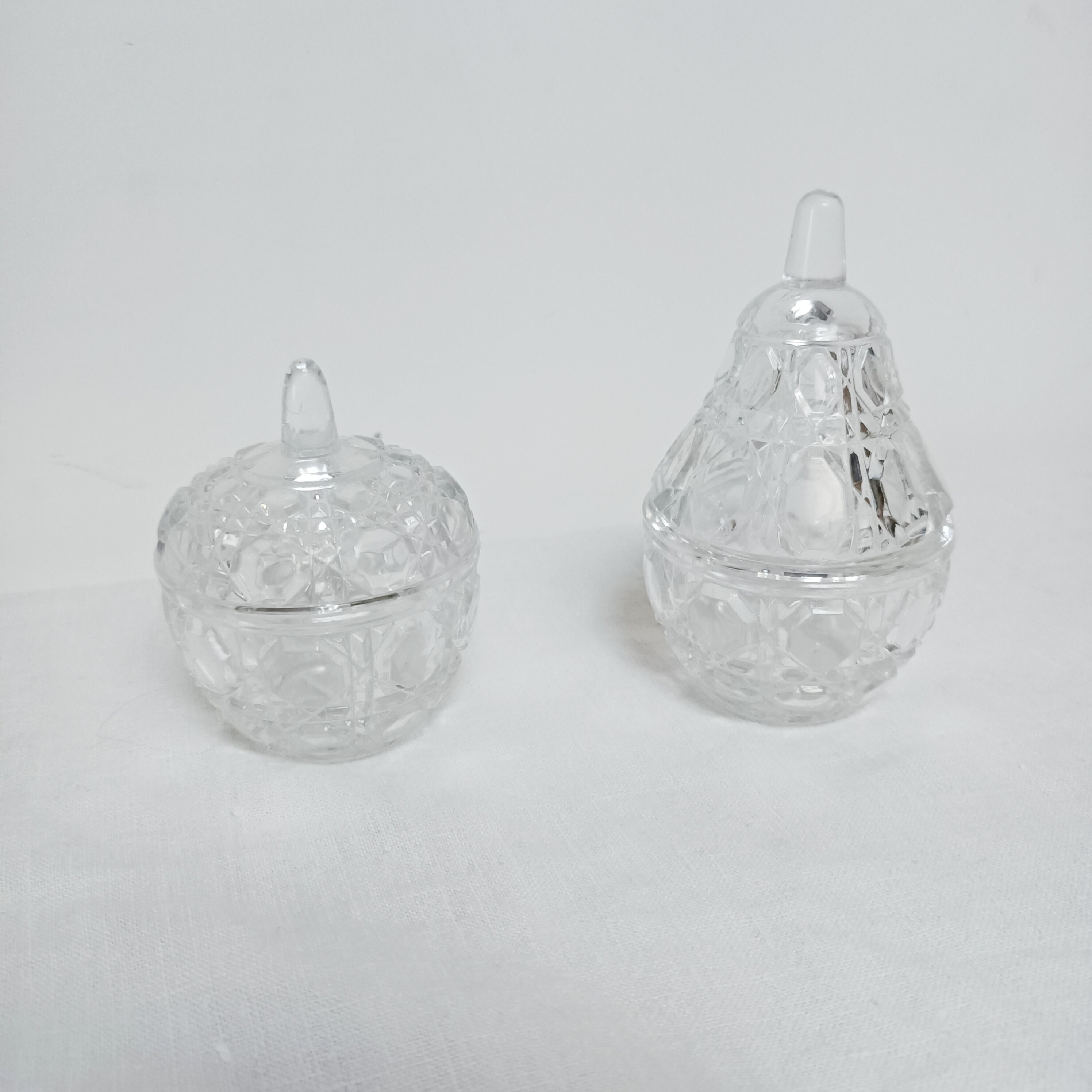 Set of 2 pear and apple candy boxes in anna Hütte crystal