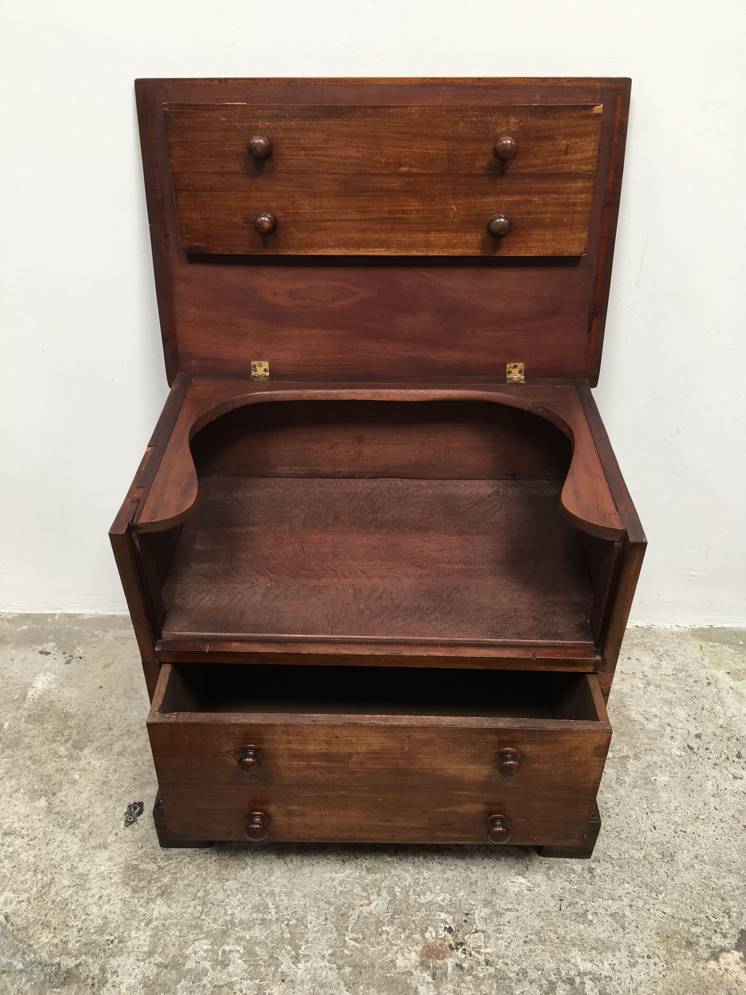 Dresser chest military siege