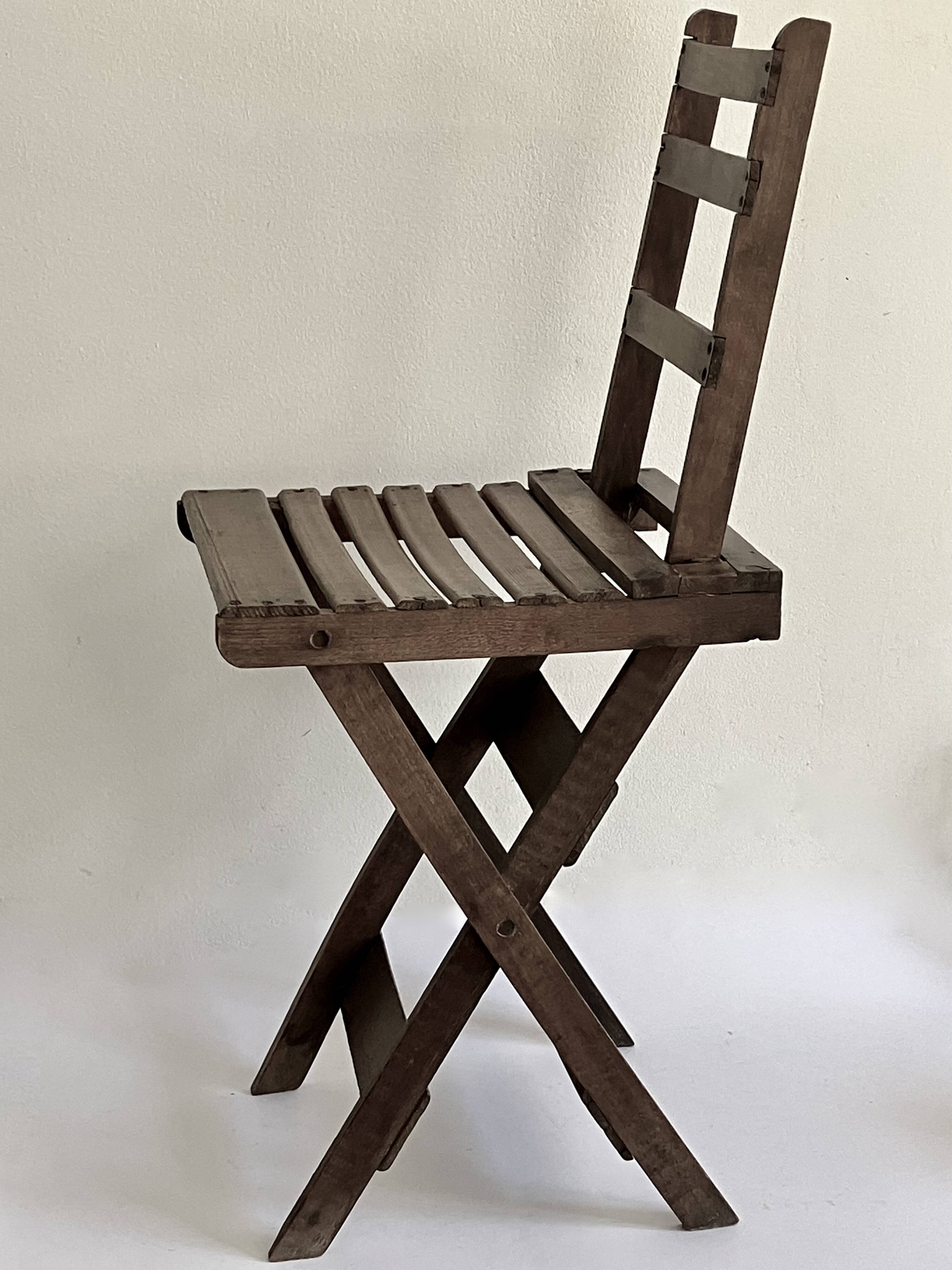 Ancienne chaise pliante avec dossier