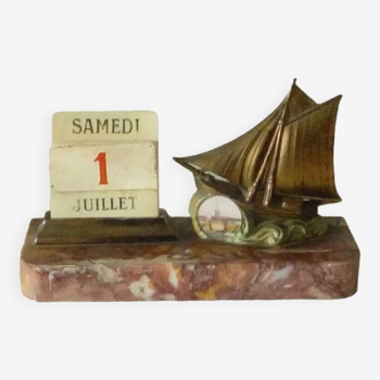 Perpetual calendar decor boat art deco