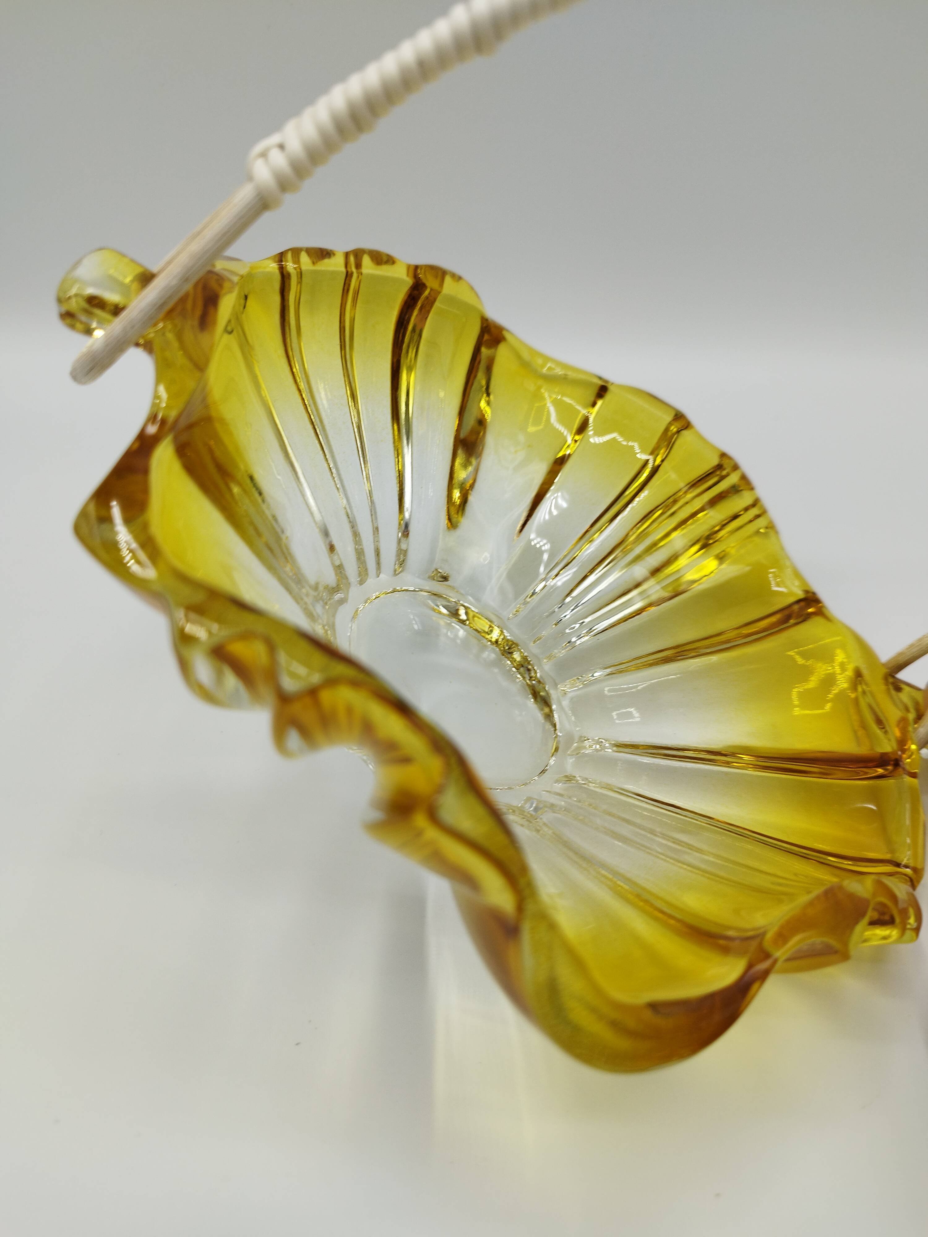 Vintage amber glass pocket basket with scoubidou handle – 1960s