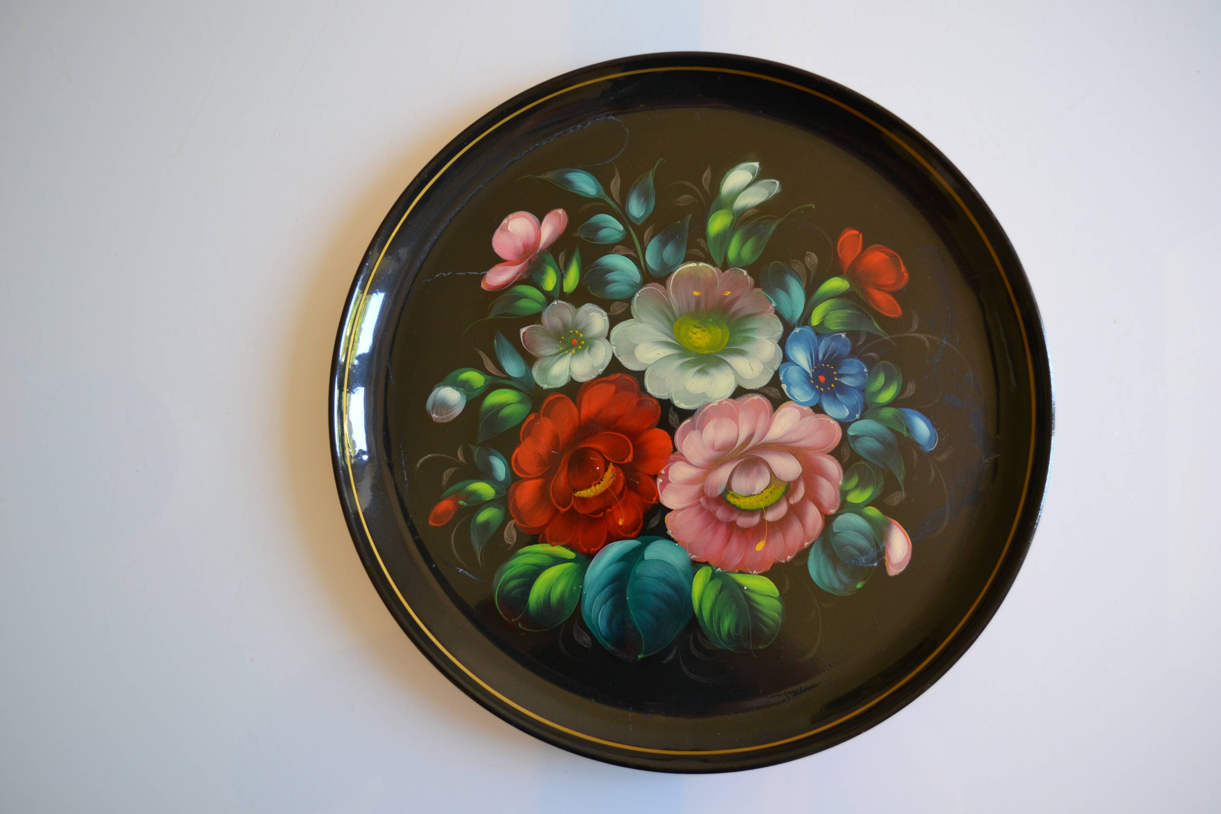 Vintage Russian metal plate with hand-painted floral decoration D 32 cm