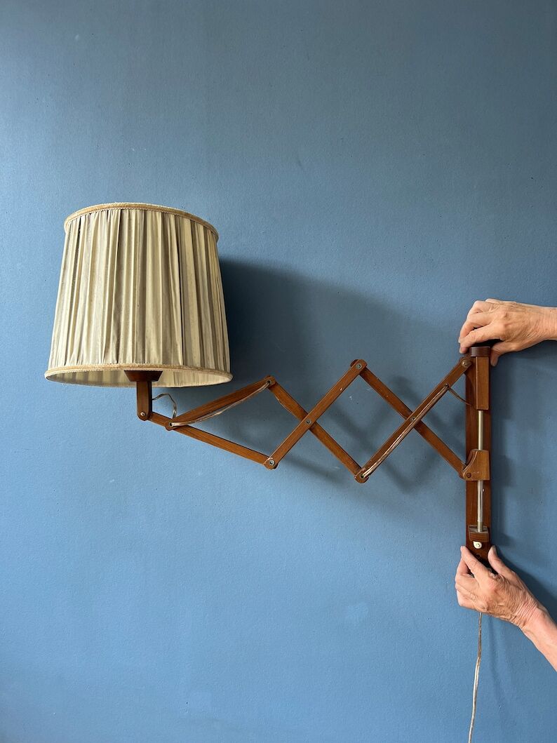 Wall lamp scissors in teak wood