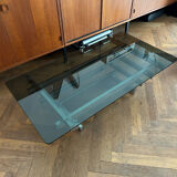 70s design coffee table in rectangular glass with chrome legs.