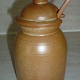Mustard maker CNP sandstone Village France