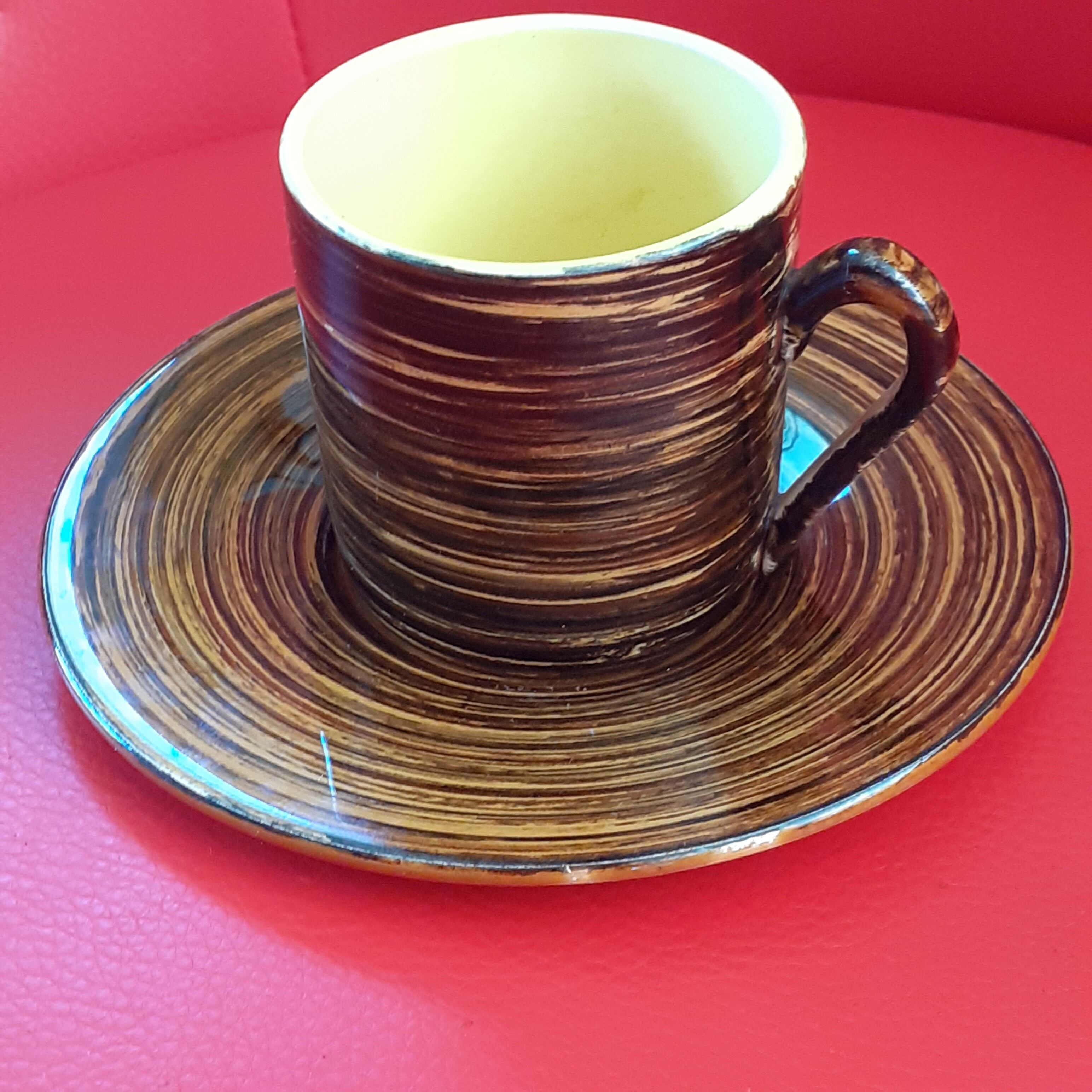 Set de 6 tasses à cafè avec soucoupes dans leur coffret.Salins. France. Motif Méribel.