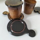 Duo de gobelets en grès émaillé avec soucoupes et couvercles