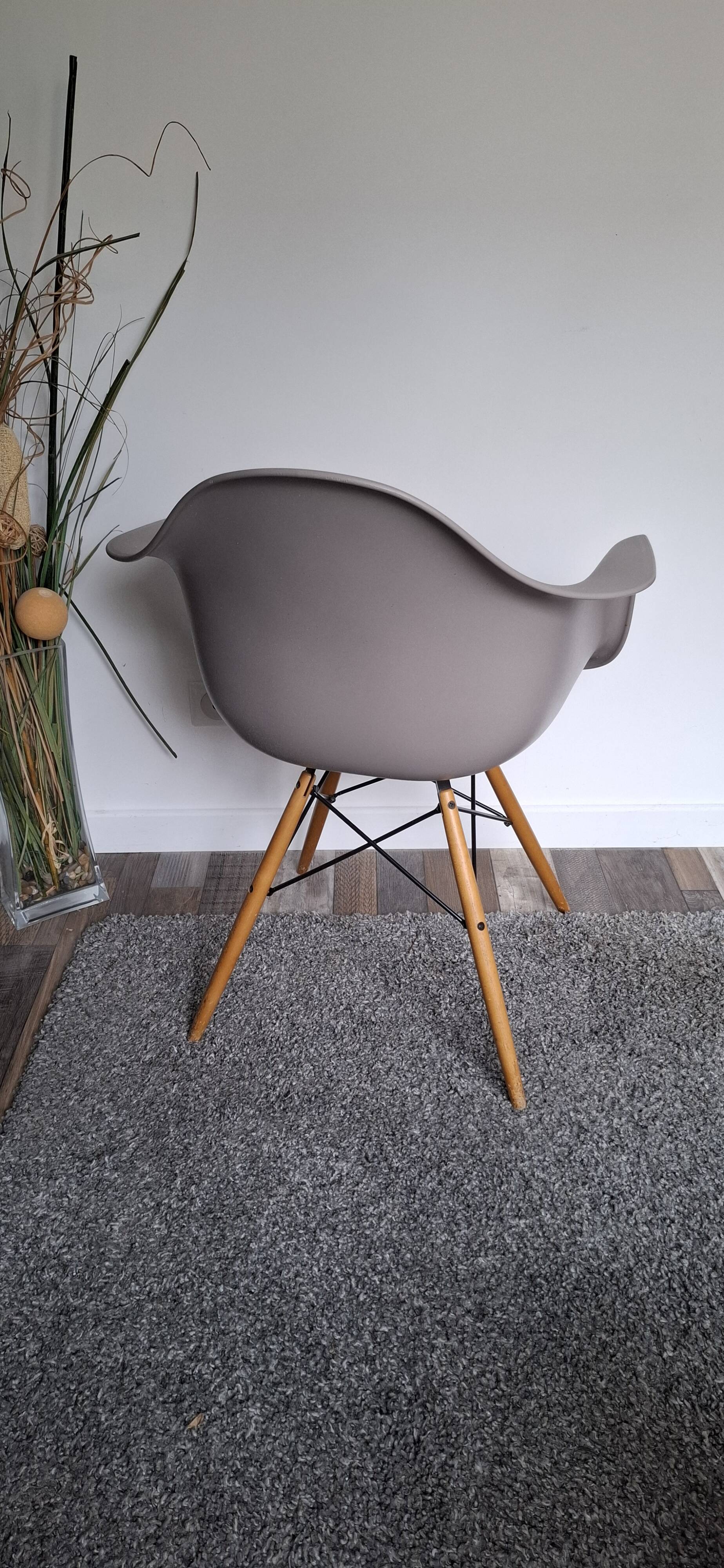VITRA CHAIRS BY CHARLES RAY EAMES DAW MODEL