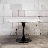 Tulip coffee table by Eero Saarinen for Knoll, 1980s.