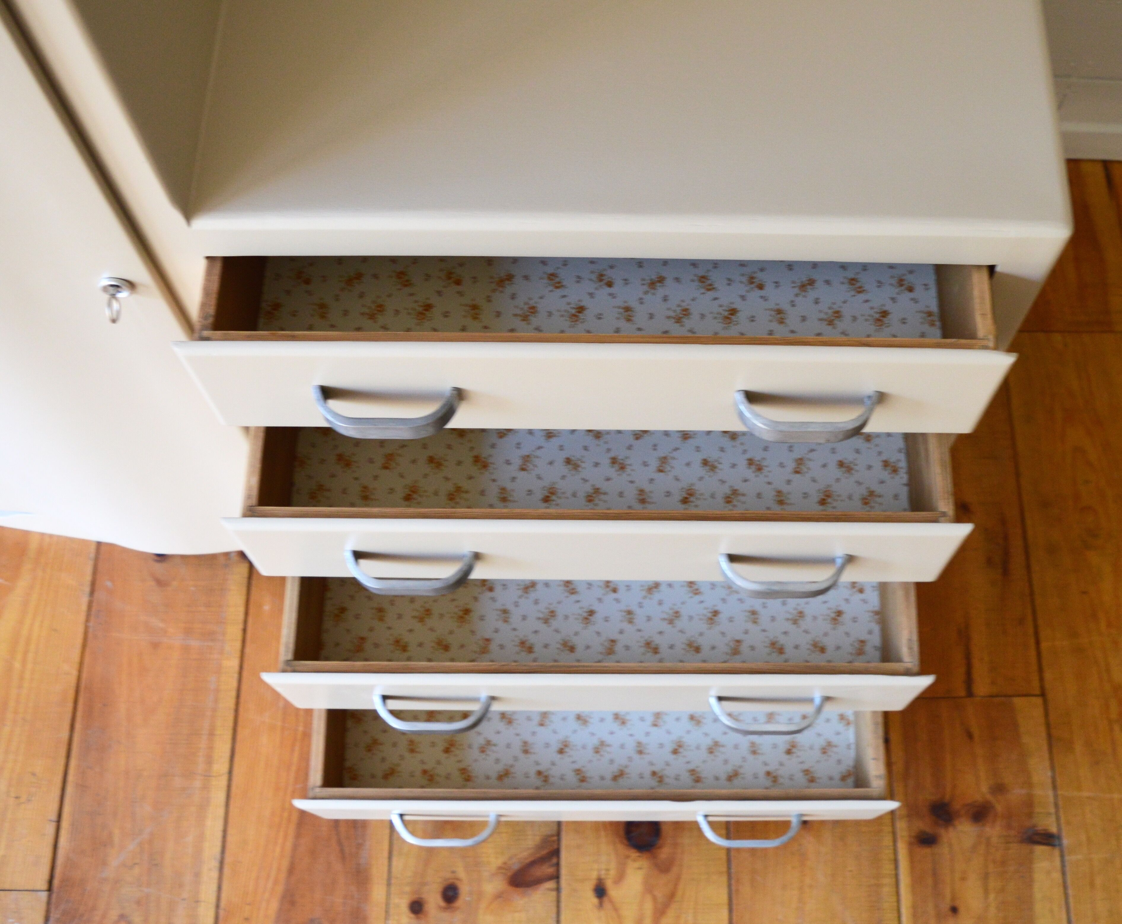 Asymmetrical cabinet