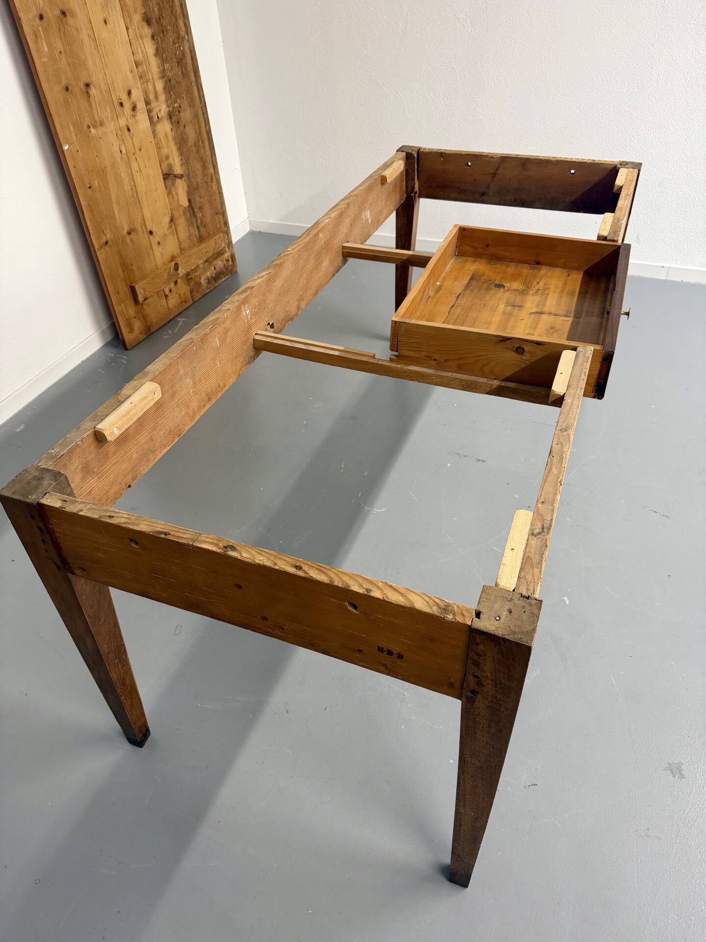 Grande table de ferme en bois avec tiroir en sapin fin 19 eme 