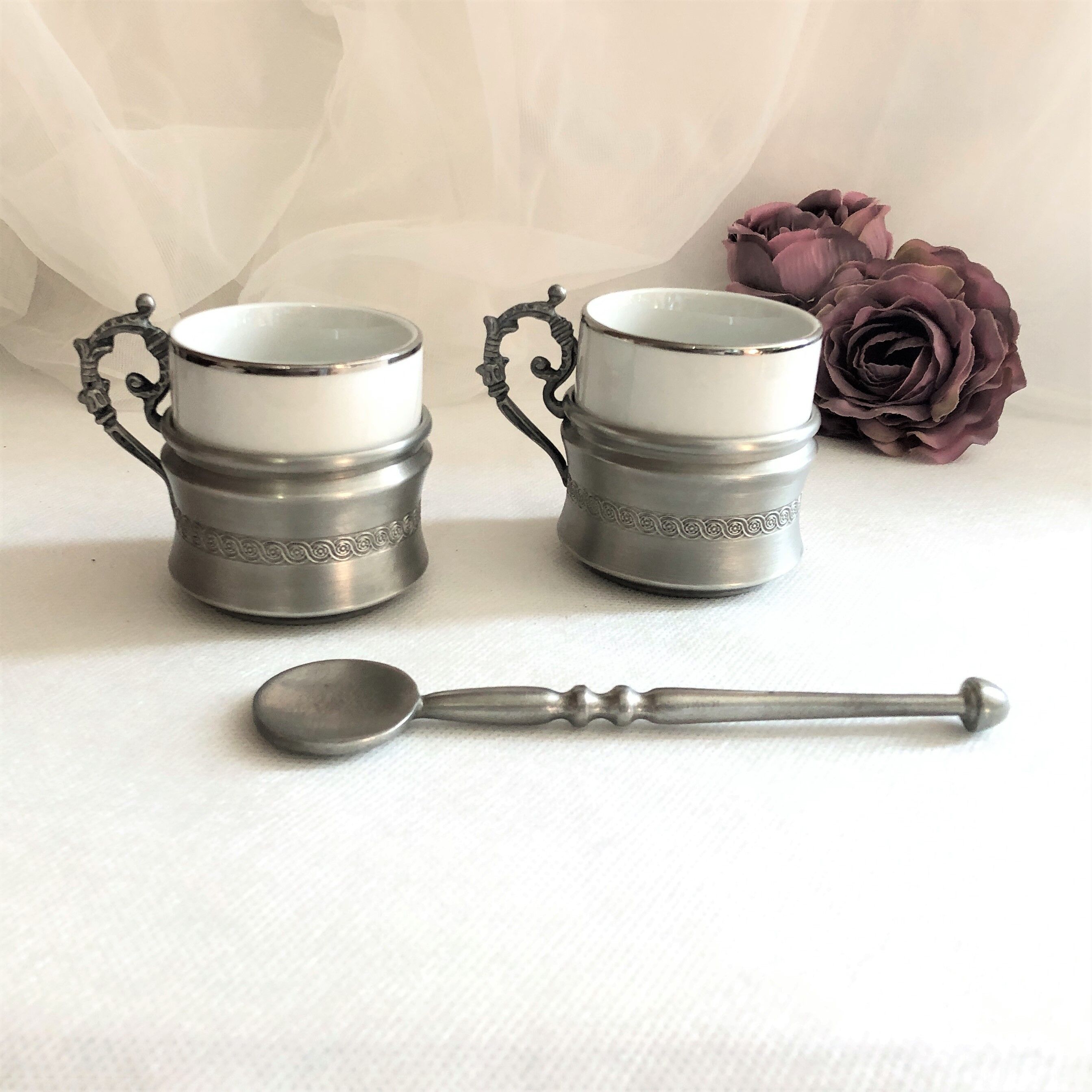 Set two porcelain cups with pewter support