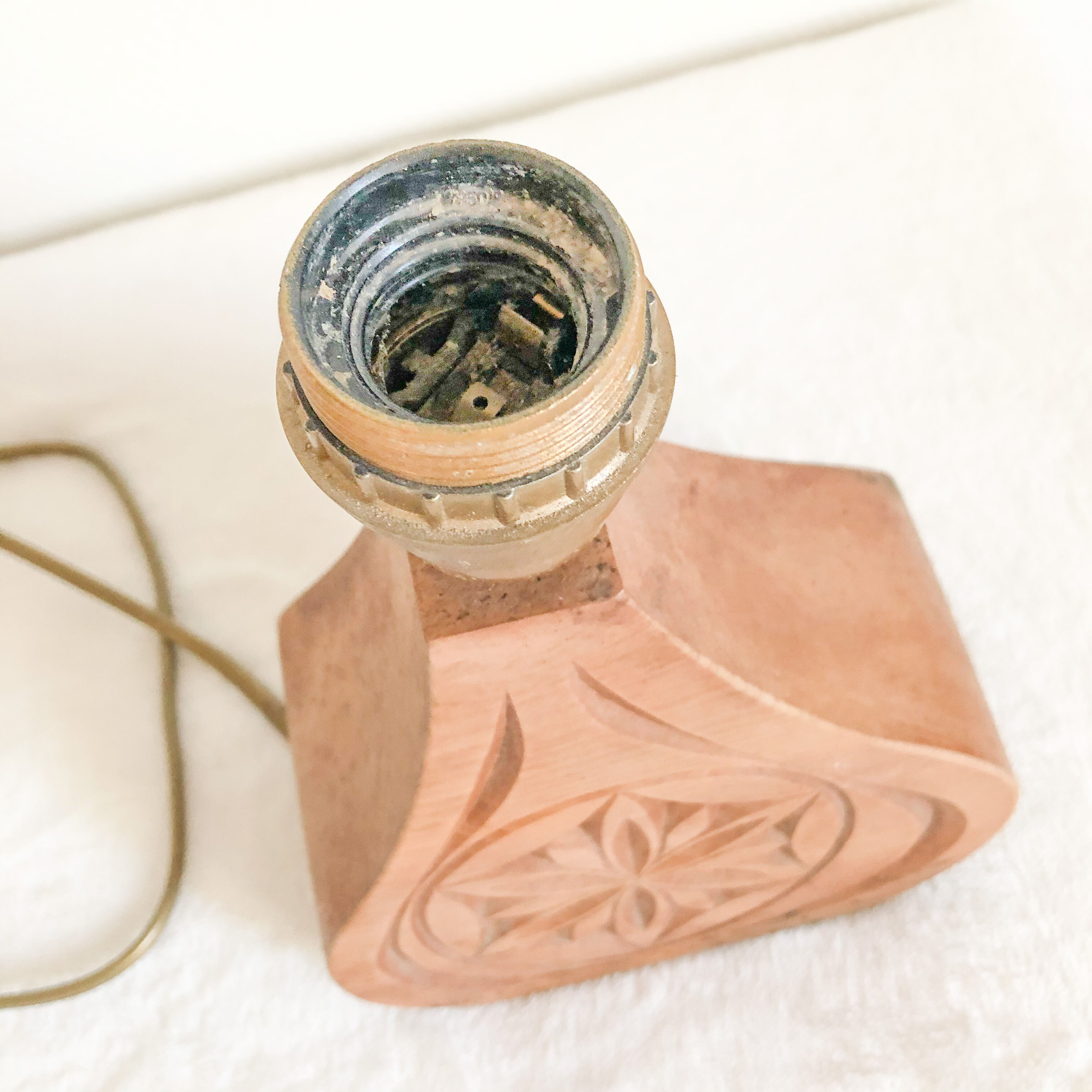 Lampe artisanale en bois