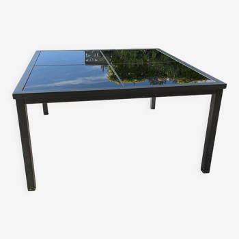 Table de jardin 8 places avec structure en aluminium et plateaux en verre
