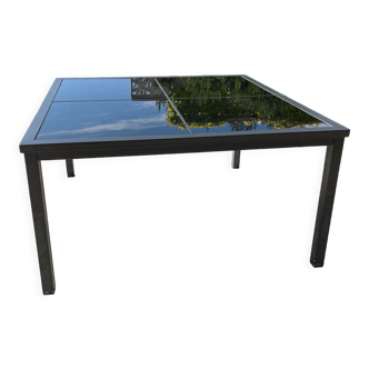 Table de jardin 8 places avec structure en aluminium et plateaux en verre