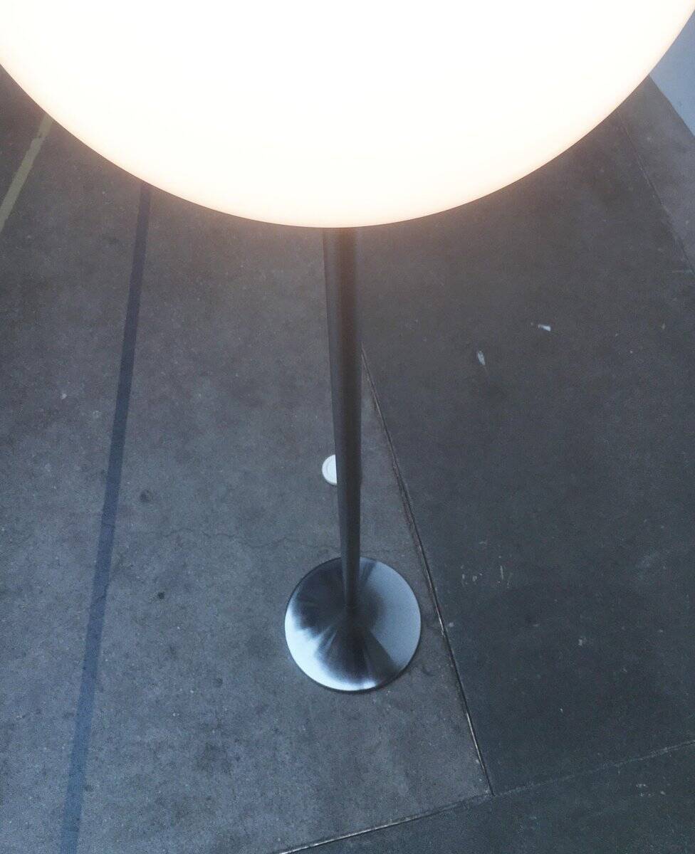 Flash floor lamp from the Italian mid-century space age by Guzzini.