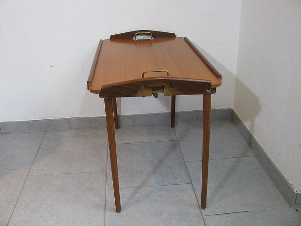 Table d'appoint plateau de service Aase Dreieri Ganddal Norvège  en teck et chêne années 1960