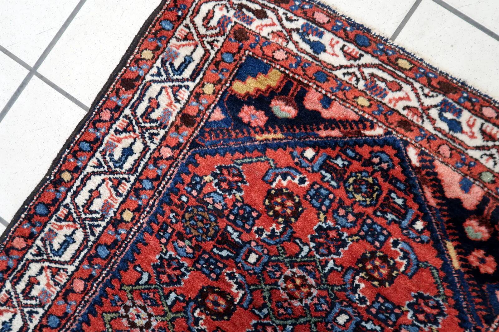 Handmade vintage Persian Hamadan rug 76cm x 126cm, 1970s