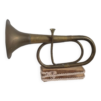 Bugle lamp